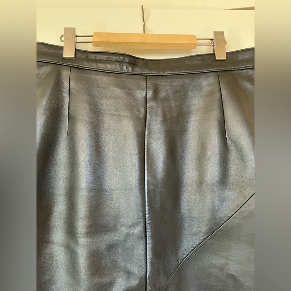 Women’s black leather skirt. 32 inches waist line - Picture 3 of 12
